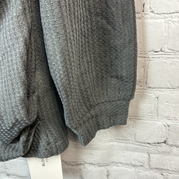 BloomChic Gray Crossover Hem Waffle Knit Long Sleeve Top Plus Size 1X - Picture 5 of 6